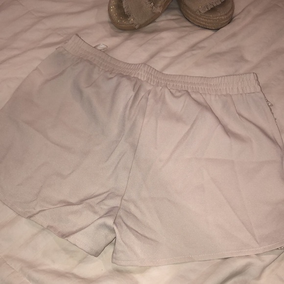Sweet Journey Cream Shorts size Medium - Picture 6 of 6
